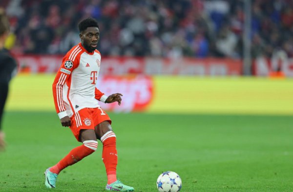 开云体育官网 拜仁与阿方索续约5年 2000万欧签字费+1500万年薪