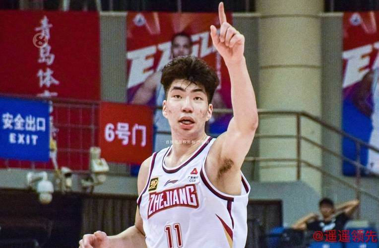 余嘉豪优异表现程帅澎12分 浙江胜四川晋级男篮决赛