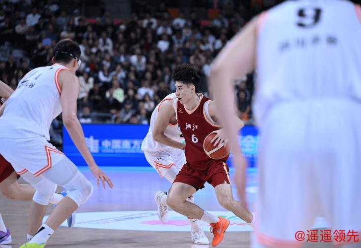 余嘉豪优异表现程帅澎12分 浙江胜四川晋级男篮决赛