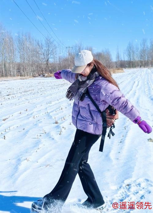 俞俐均现身微博雪地节 长白山零下24度 “兴奋到模糊”