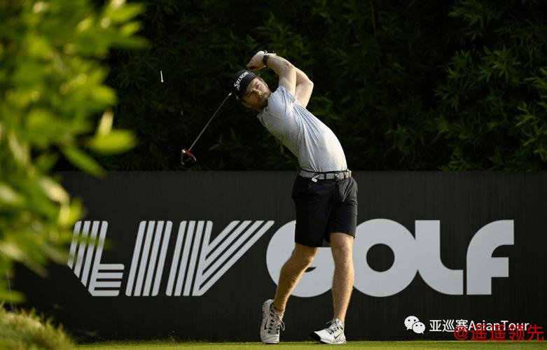 汤普森领跑亚巡PIF沙特公开赛第二轮 郑蕴和T19