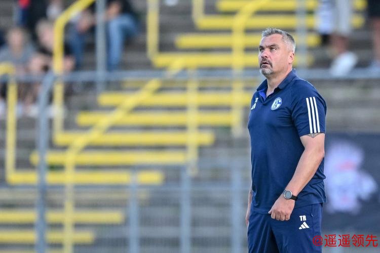 沙尔克主帅：“疫情让我们彼此依靠、团结一致”