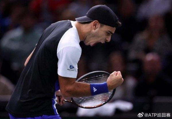 开云体育下载 巴黎大师赛正赛首日爆出冷门 西西帕斯恩贝尔晋级