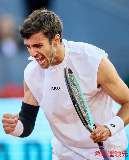 巴黎大师赛正赛首日爆出冷门 西西帕斯恩贝尔晋级